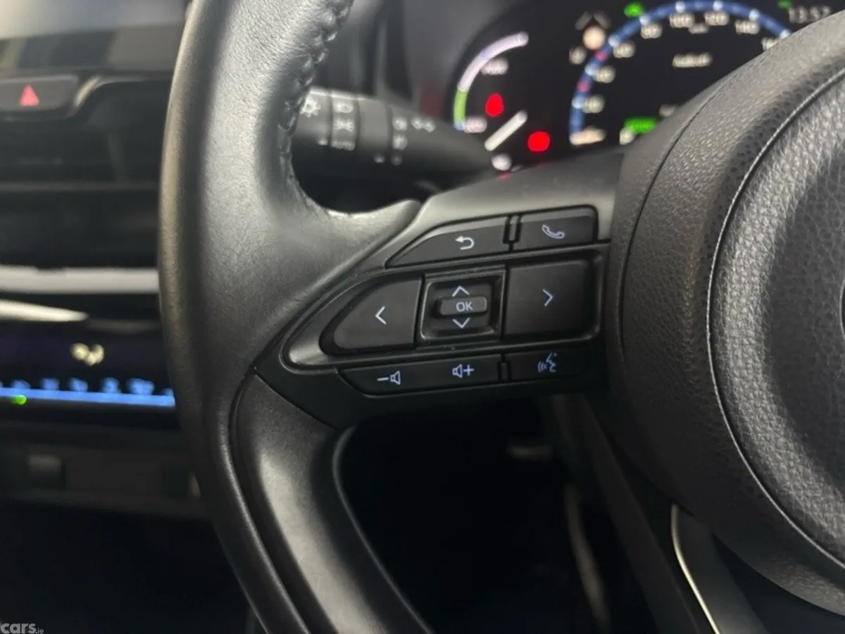 Toyota Yaris Cross Hatchback, Petrol Hybrid, 2022, Gold