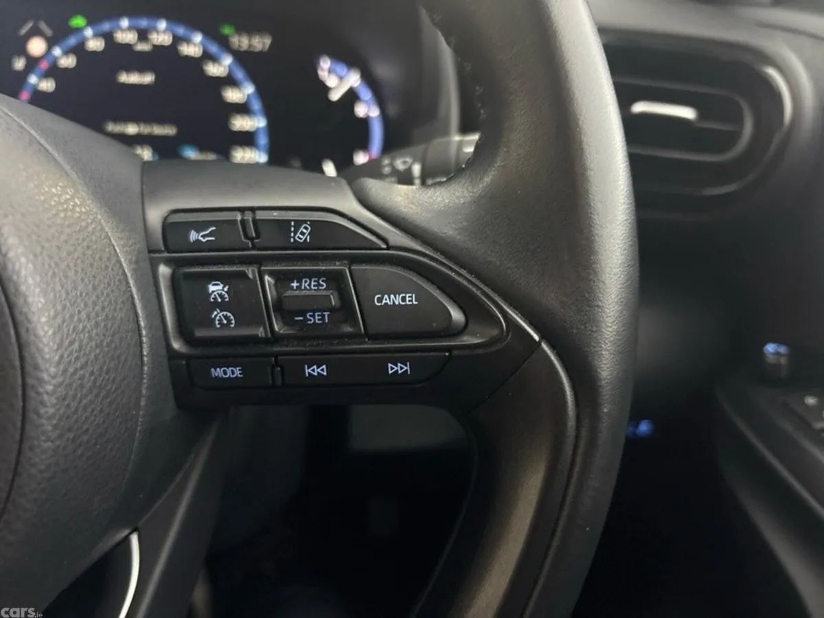Toyota Yaris Cross Hatchback, Petrol Hybrid, 2022, Gold