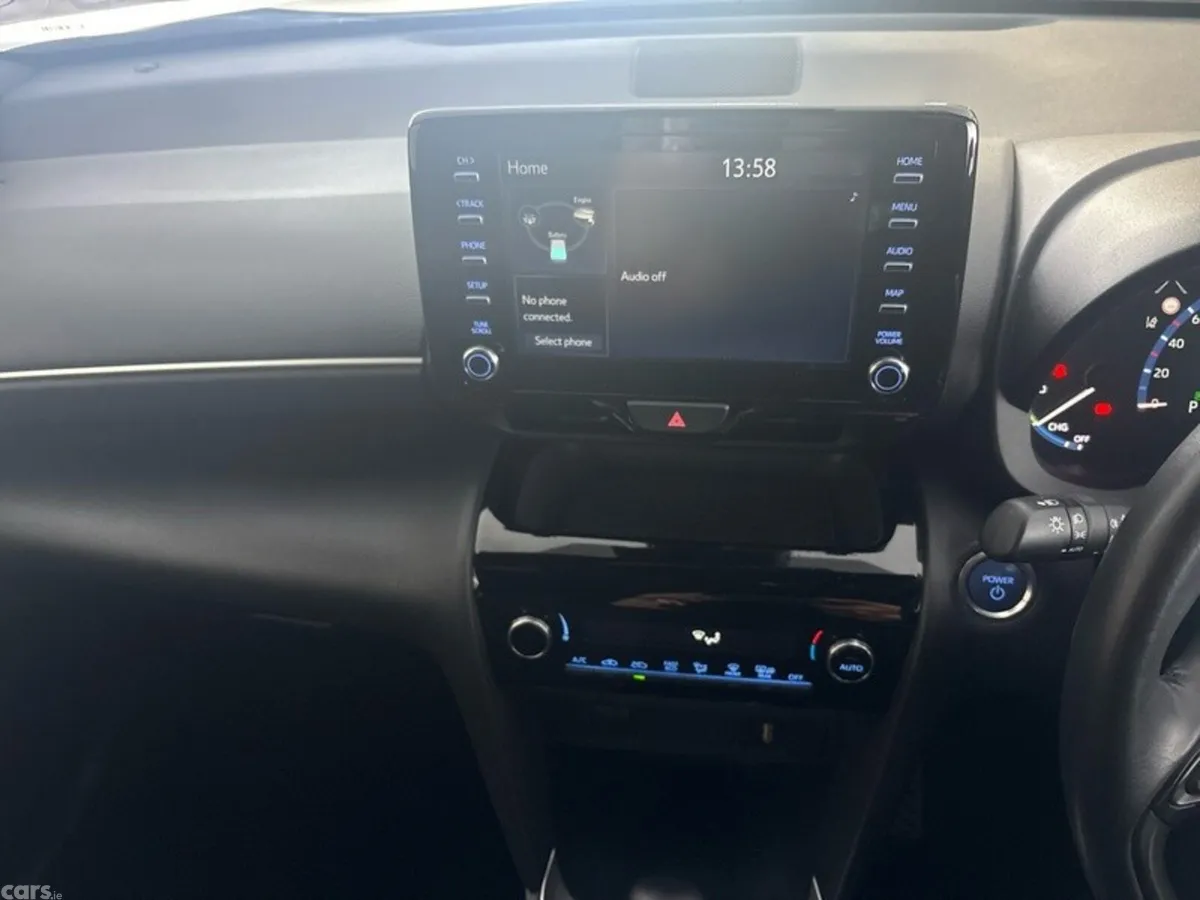 Toyota Yaris Cross Hatchback, Petrol Hybrid, 2022, Gold