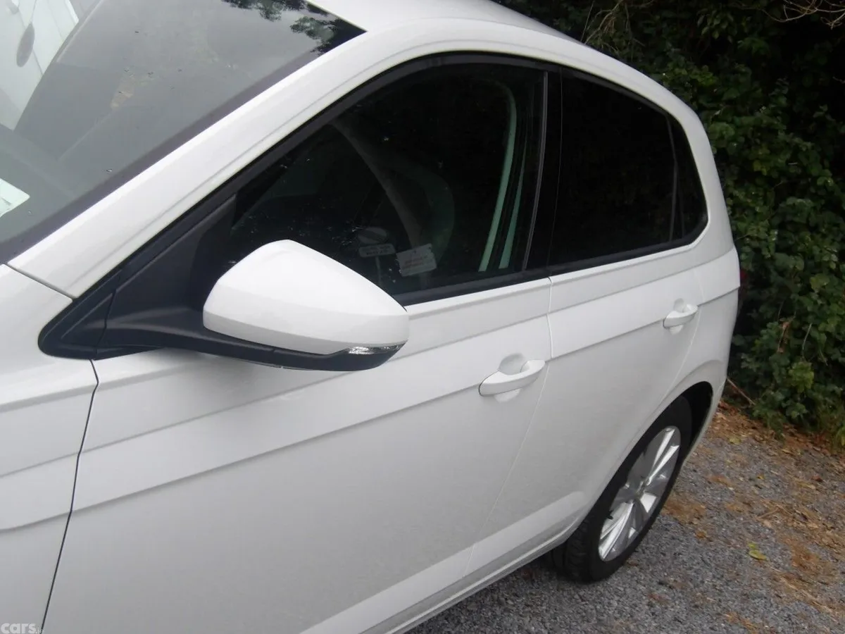 Volkswagen Polo Hatchback, Petrol, 2018, White