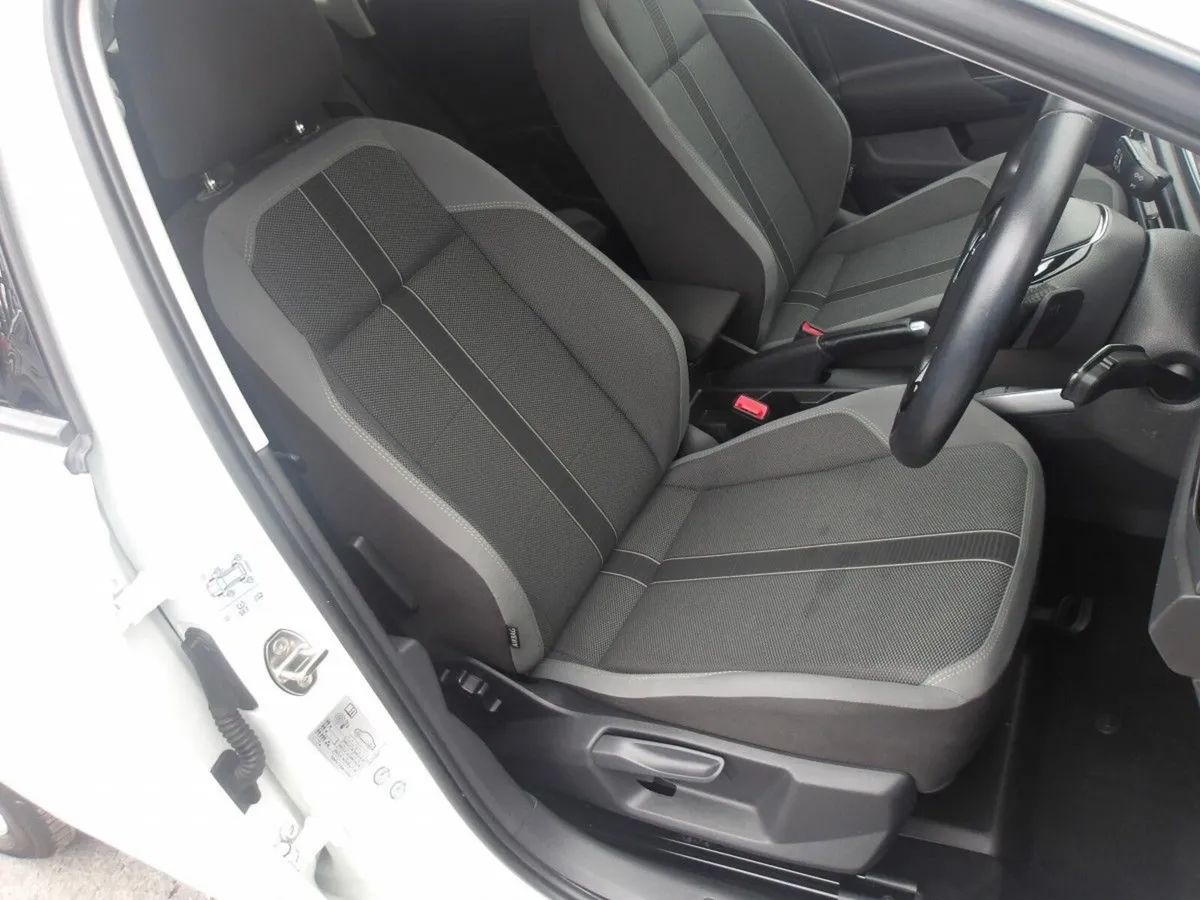 Volkswagen Polo Hatchback, Petrol, 2018, White