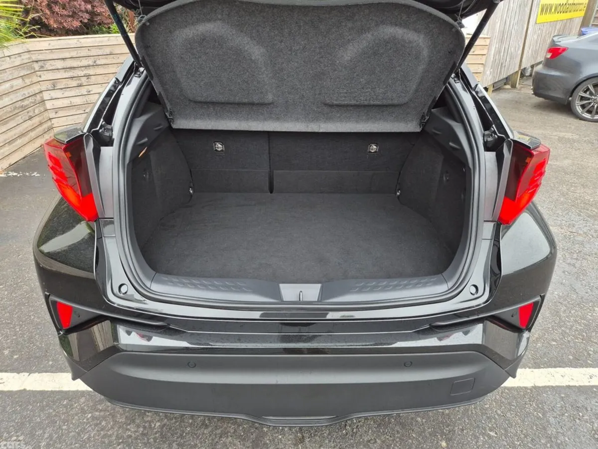 Toyota C-HR SUV, Petrol Hybrid, 2023, Black
