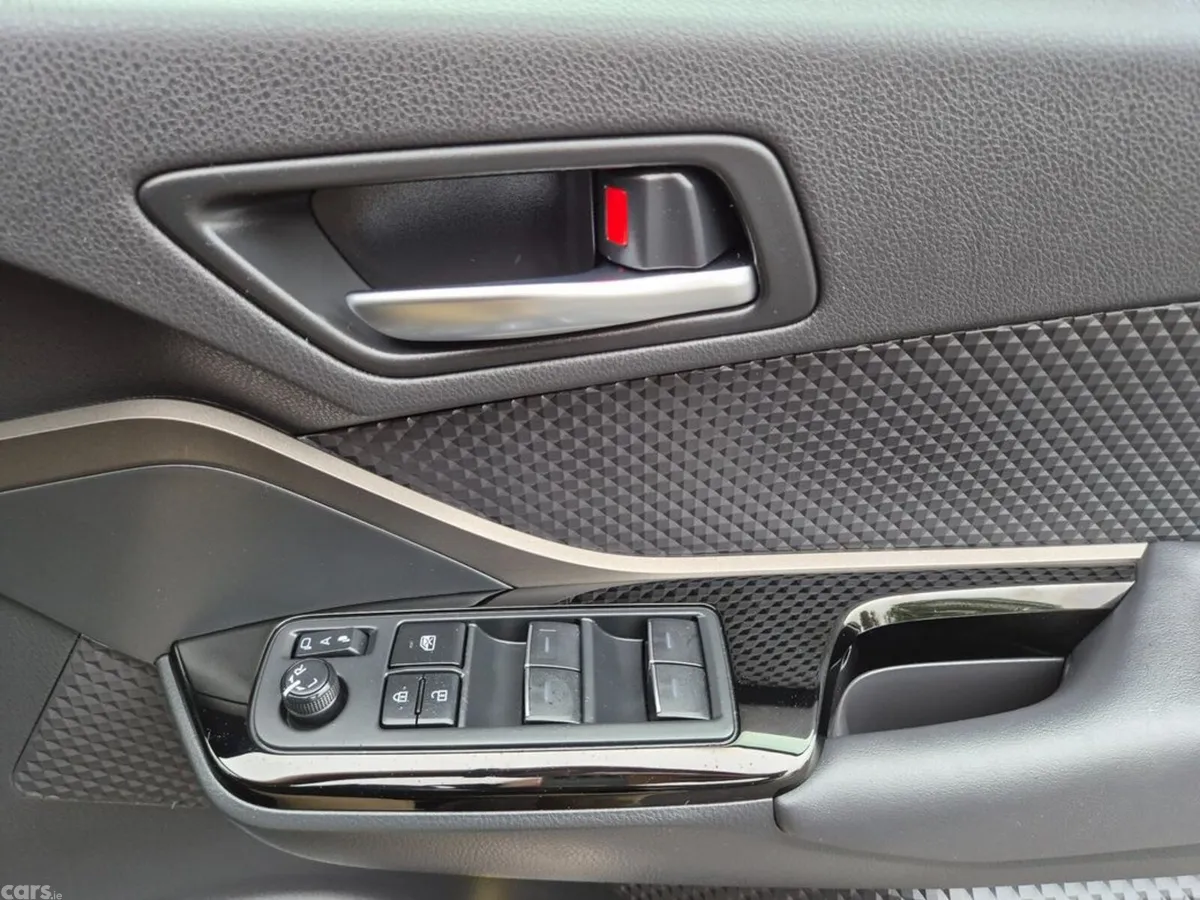 Toyota C-HR SUV, Petrol Hybrid, 2023, Black