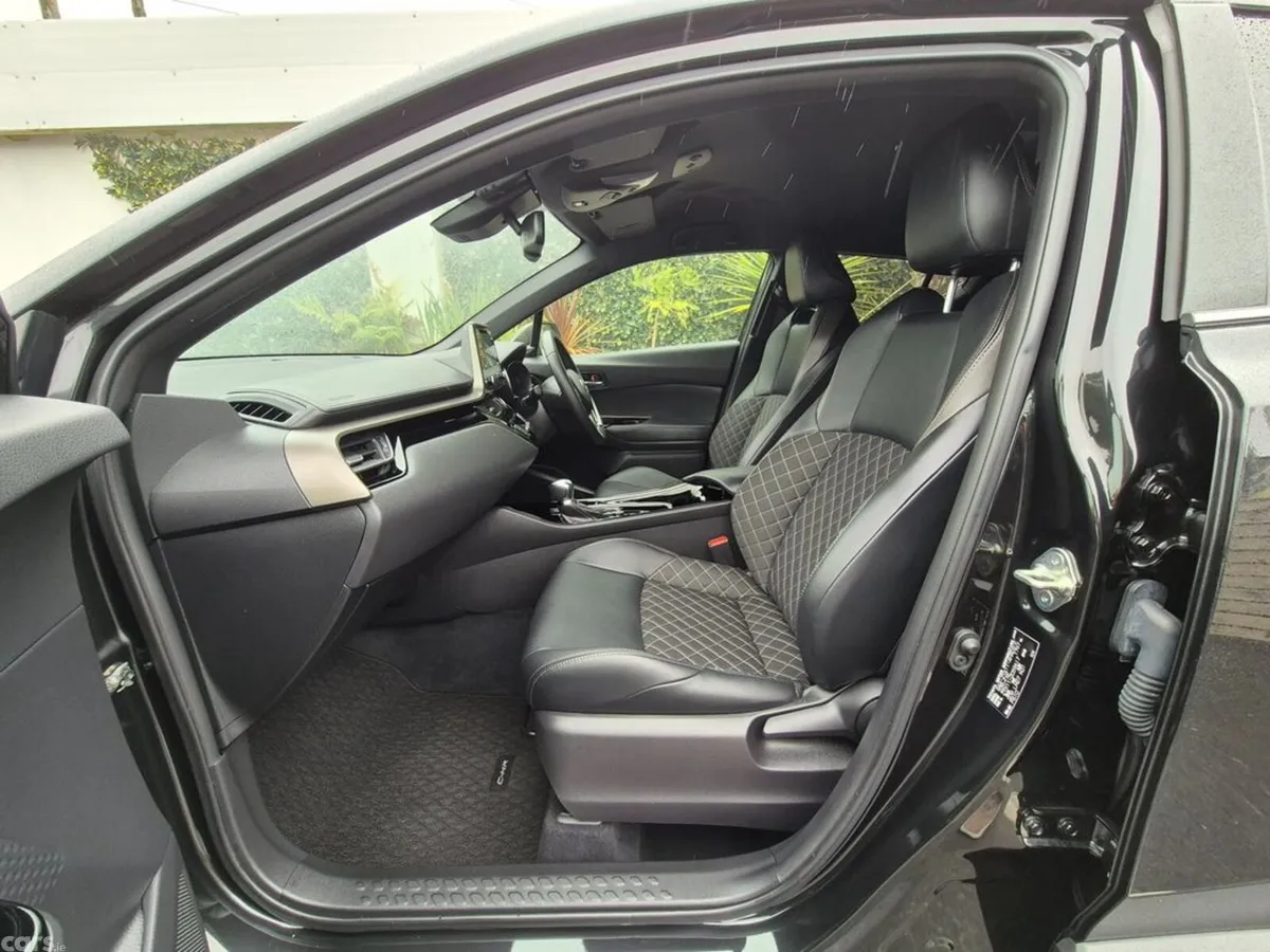 Toyota C-HR SUV, Petrol Hybrid, 2023, Black