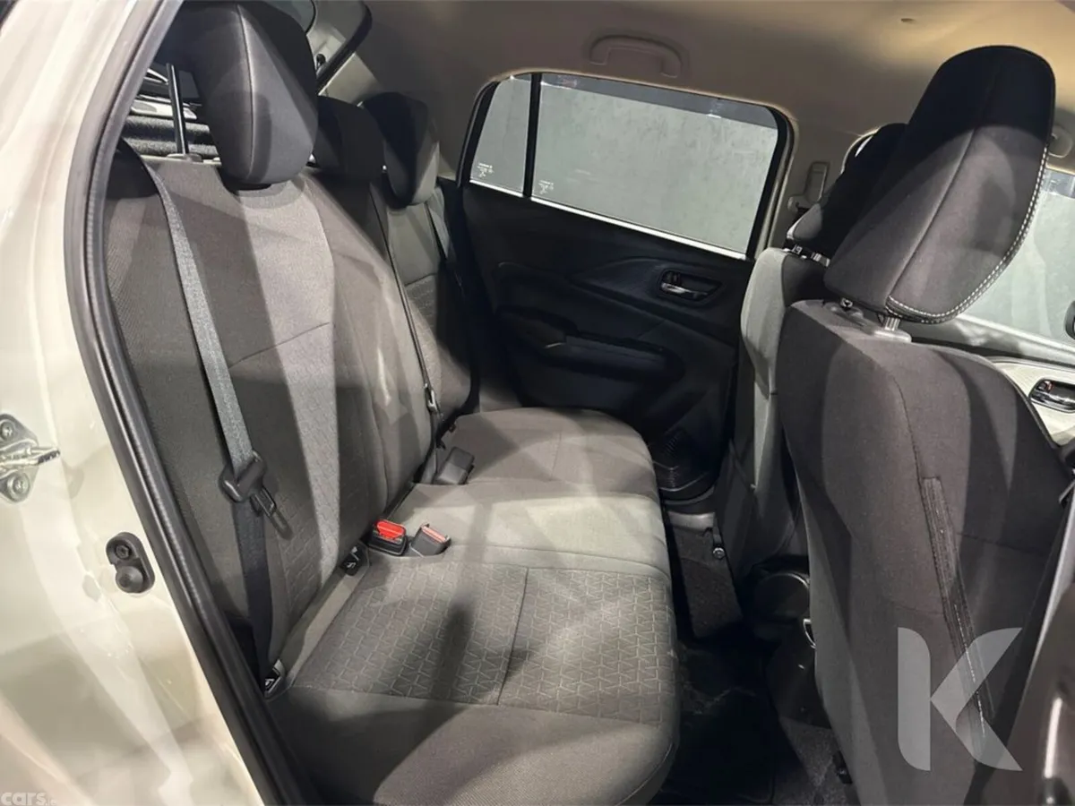 Suzuki Swift Hatchback, Petrol Hybrid, 2025, White