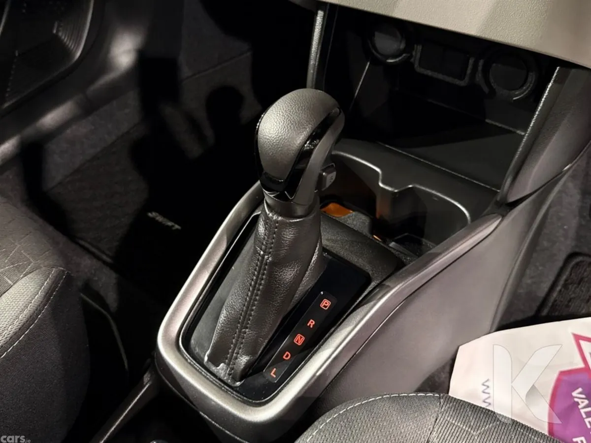 Suzuki Swift Hatchback, Petrol Hybrid, 2025, White