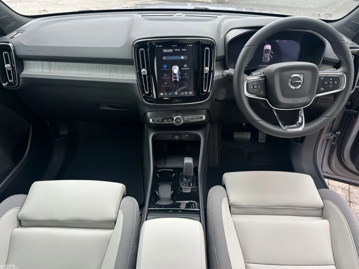 Volvo EC40 SUV, Electric, 2026, Silver