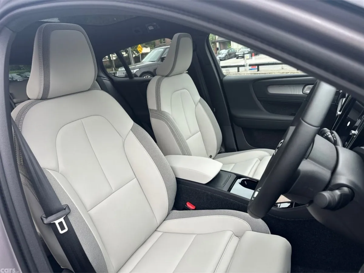 Volvo EC40 SUV, Electric, 2026, Silver