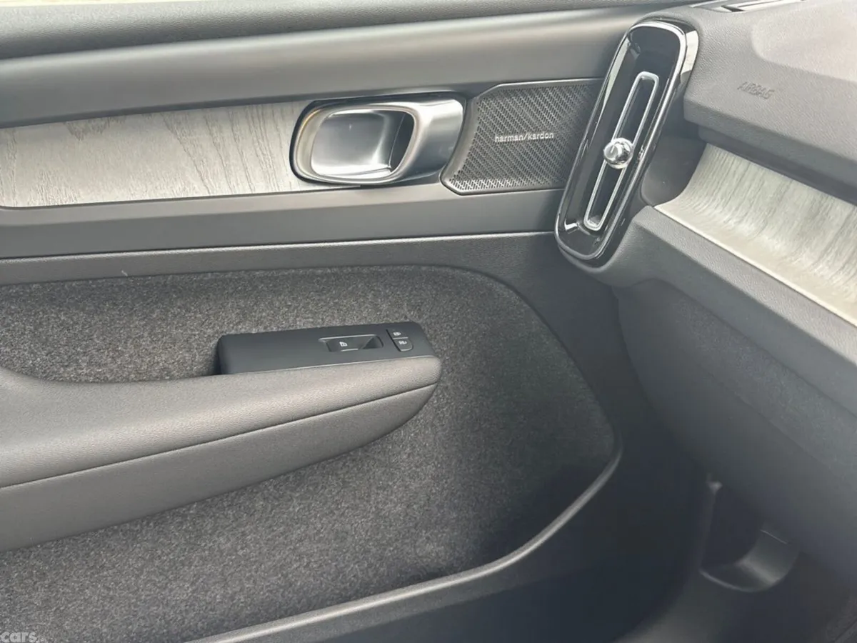 Volvo EC40 SUV, Electric, 2026, Silver
