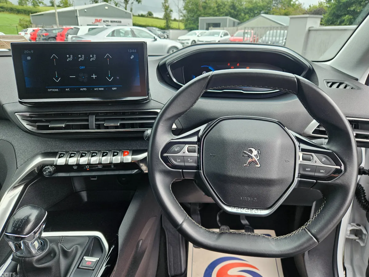 Peugeot 5008 SUV, Diesel, 2021, White