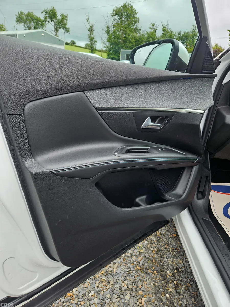 Peugeot 5008 SUV, Diesel, 2021, White