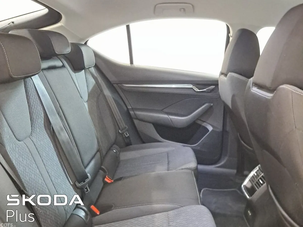 Skoda Octavia Saloon, Diesel, 2024, Black