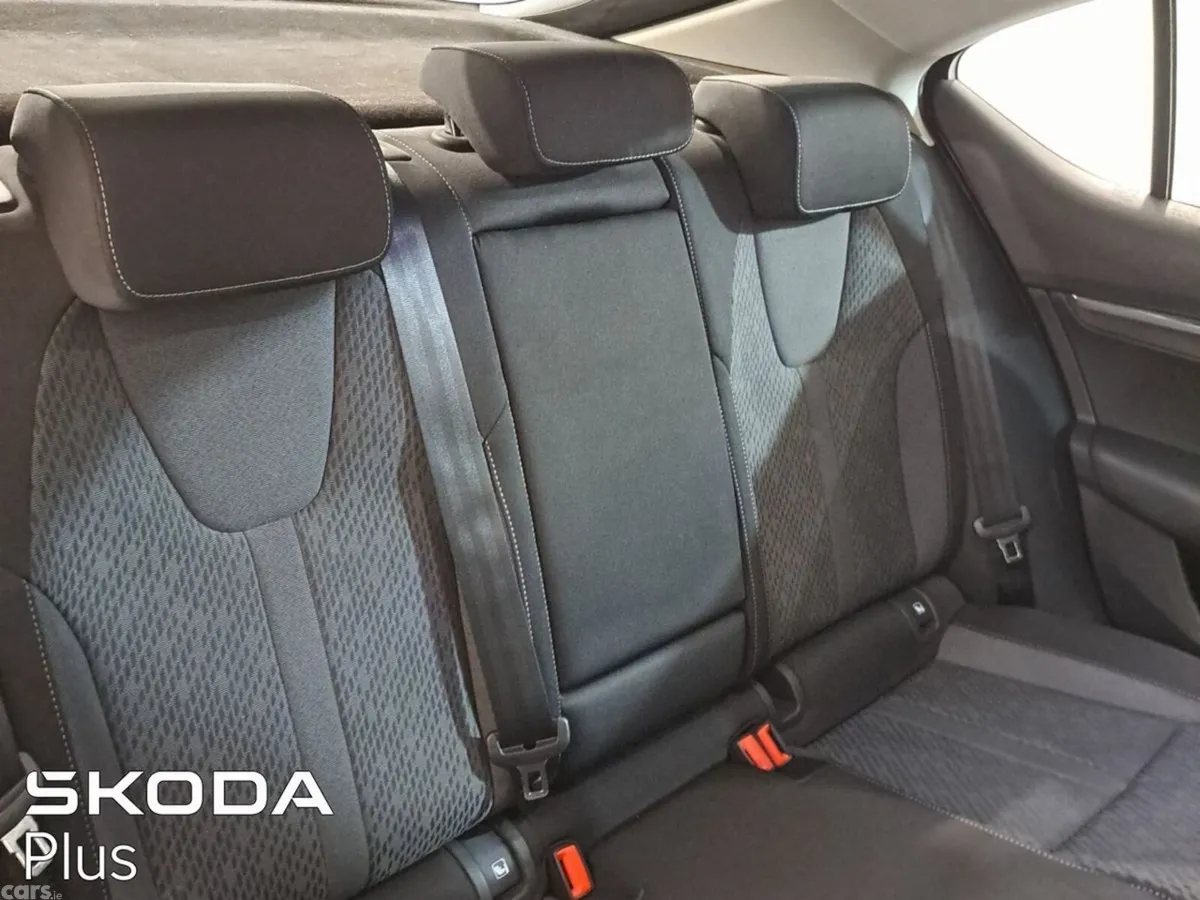 Skoda Octavia Saloon, Diesel, 2024, Black