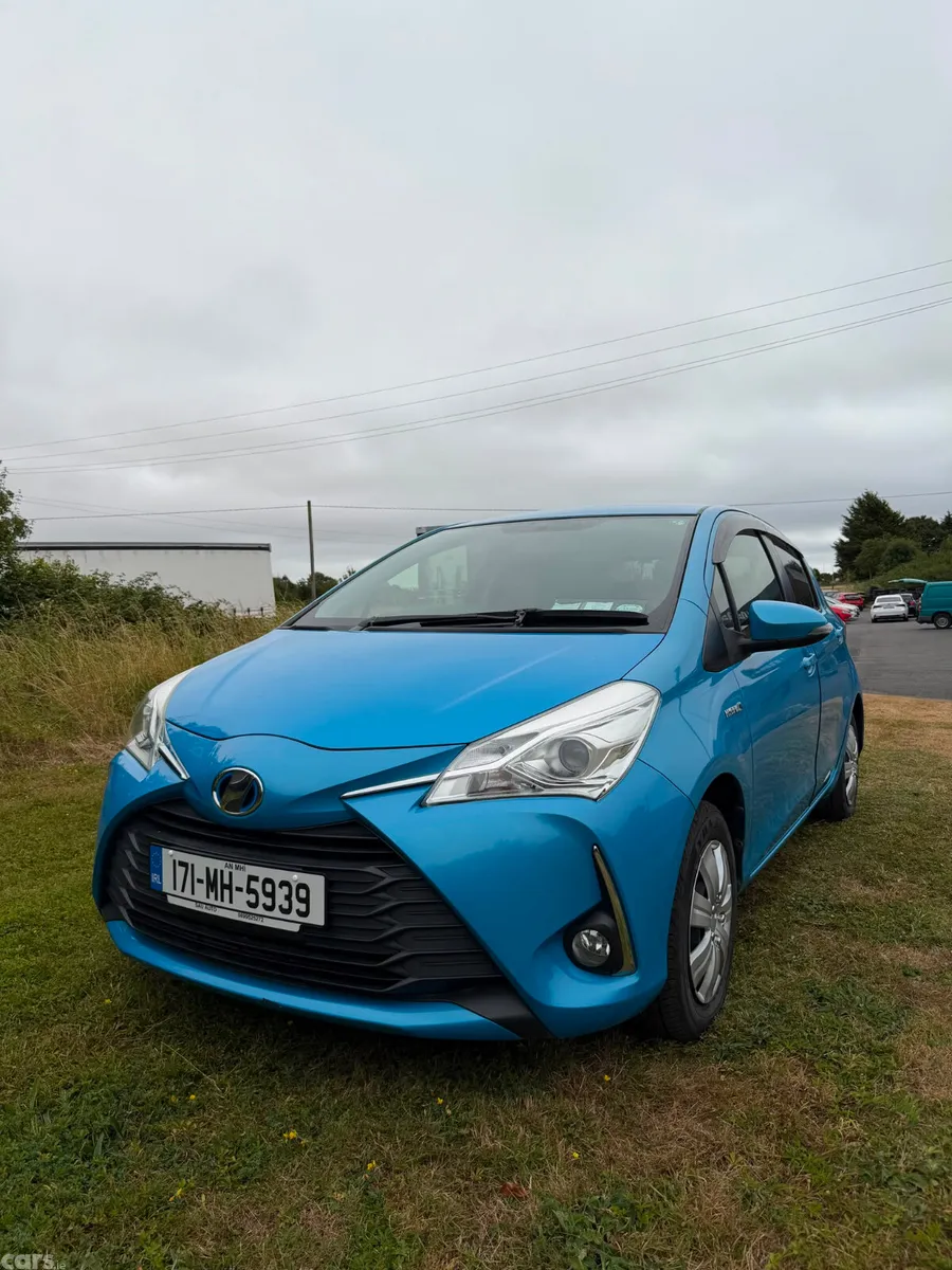 Toyota Vitz Hatchback, Petrol Hybrid, 2017, Blue