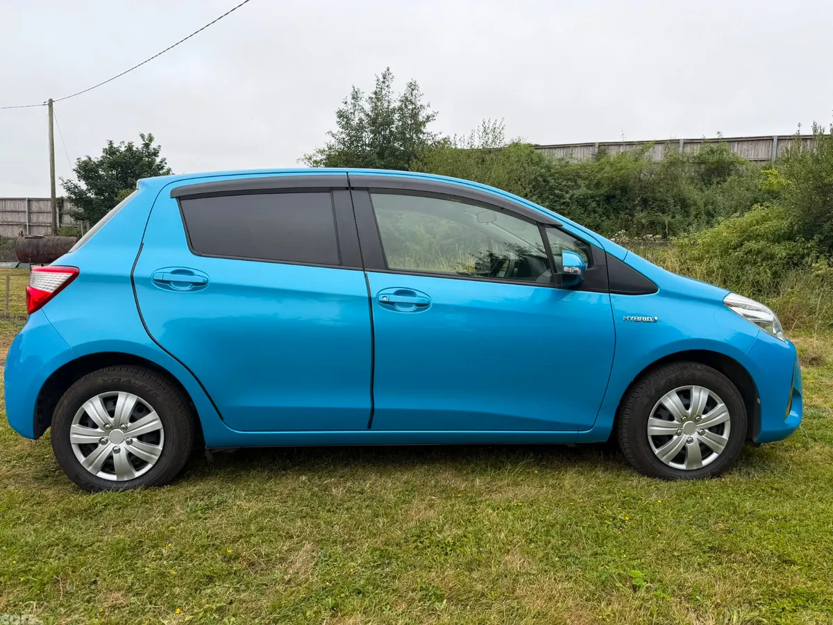Toyota Vitz Hatchback, Petrol Hybrid, 2017, Blue