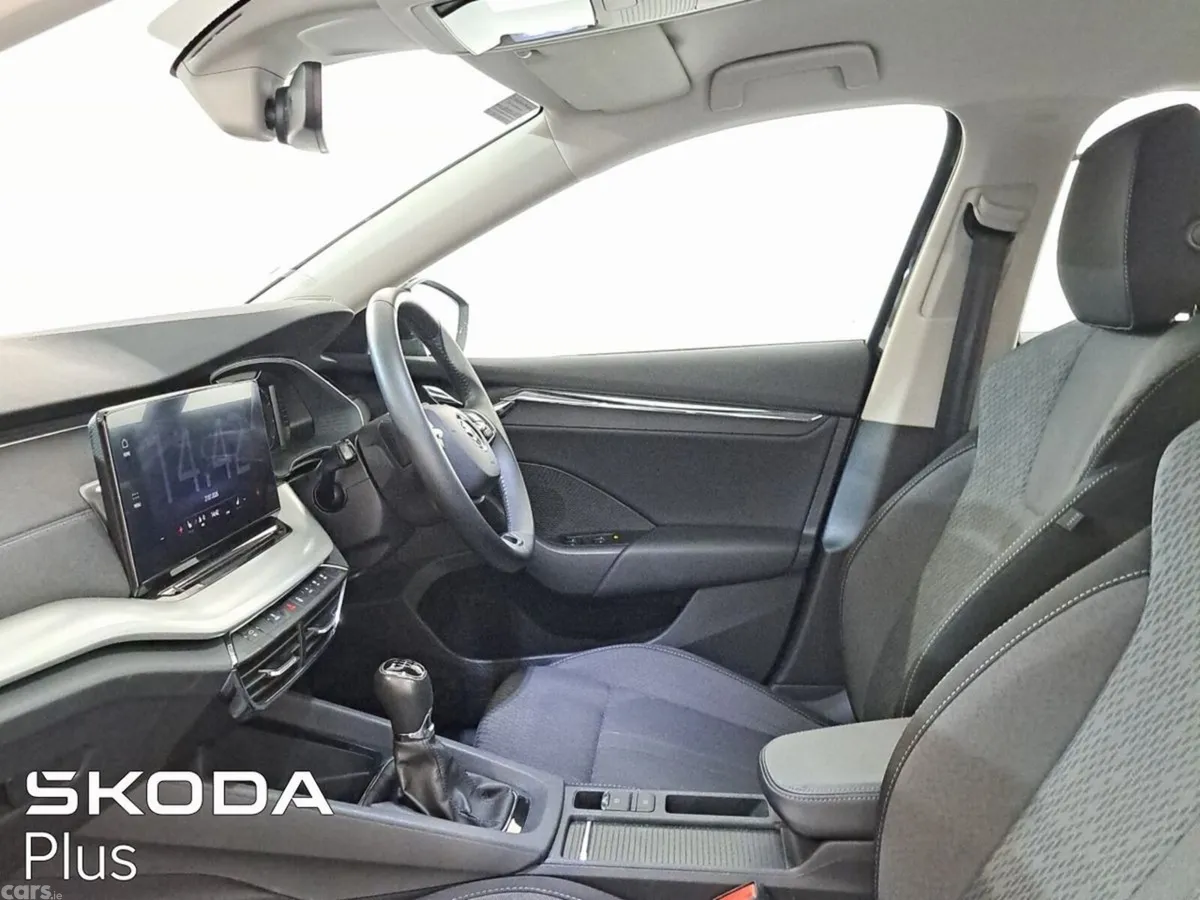 Skoda Octavia Saloon, Diesel, 2024, Black
