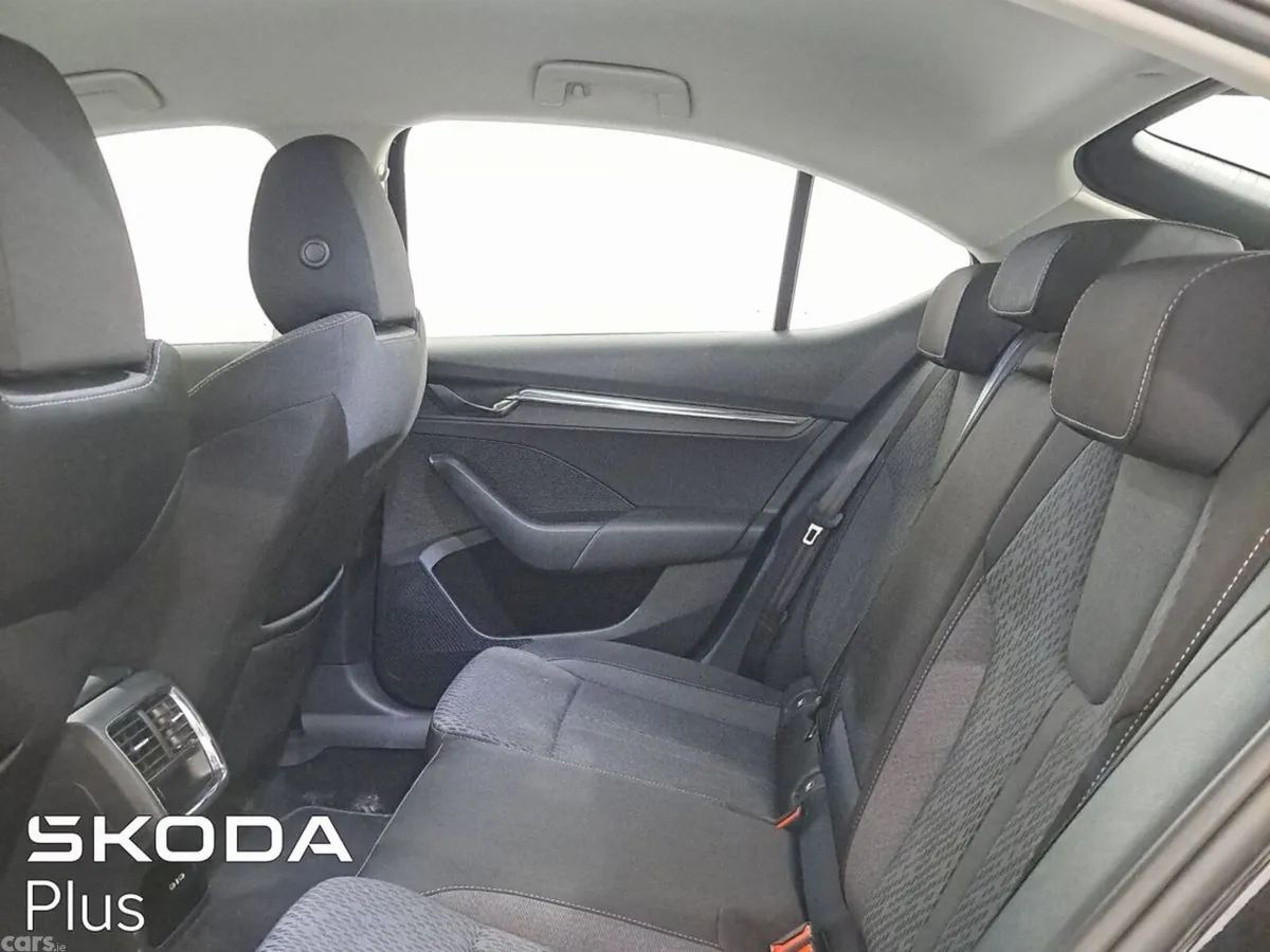 Skoda Octavia Saloon, Diesel, 2024, Black