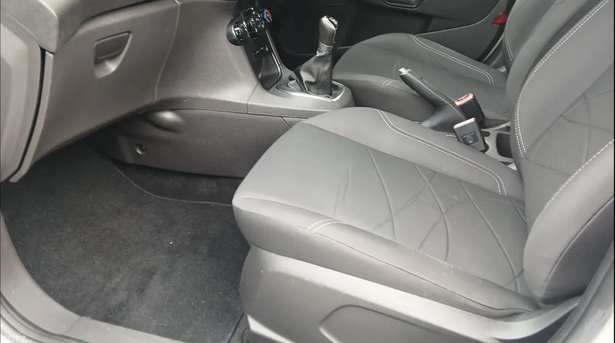 Ford Fiesta Hatchback, Petrol, 2016, Silver