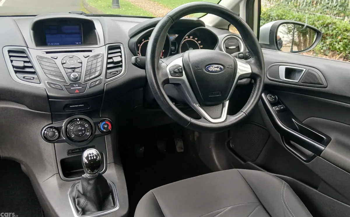 Ford Fiesta Hatchback, Petrol, 2016, Silver