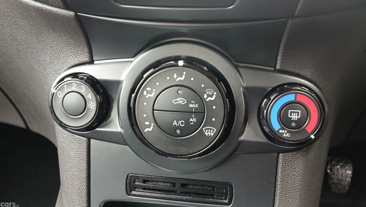 Ford Fiesta Hatchback, Petrol, 2016, Silver