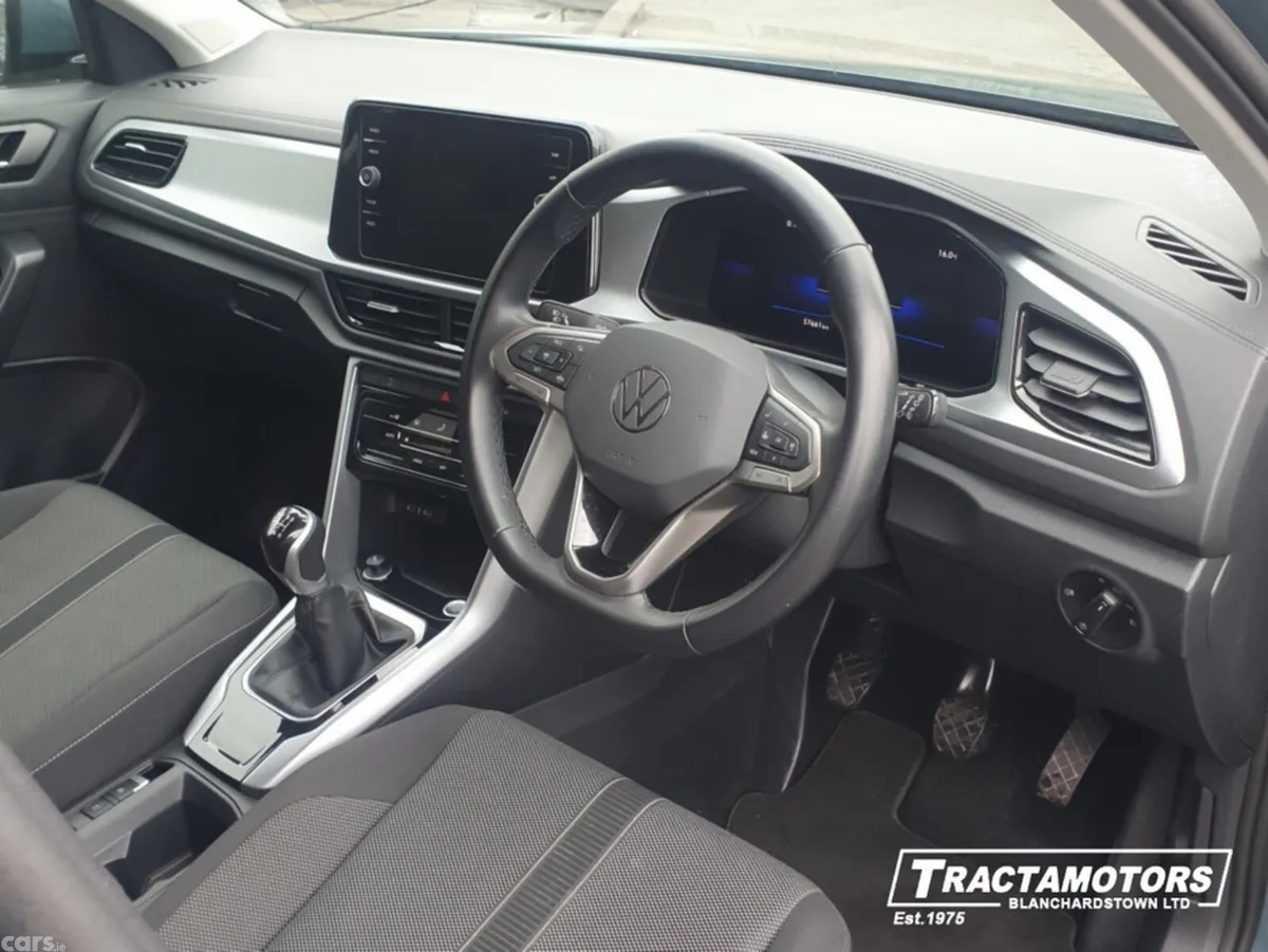 Volkswagen T-Roc SUV, Petrol, 2024, Blue