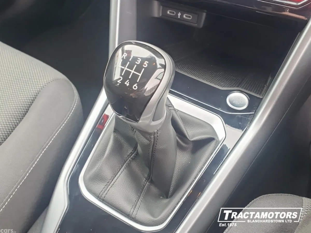 Volkswagen T-Roc SUV, Petrol, 2024, Blue