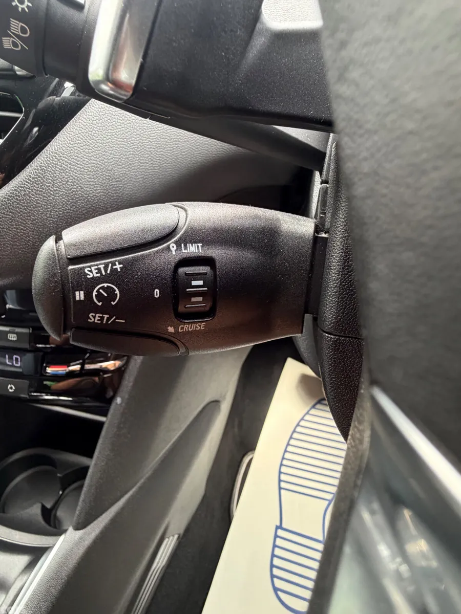 Peugeot 208 Hatchback, Petrol, 2015, Black