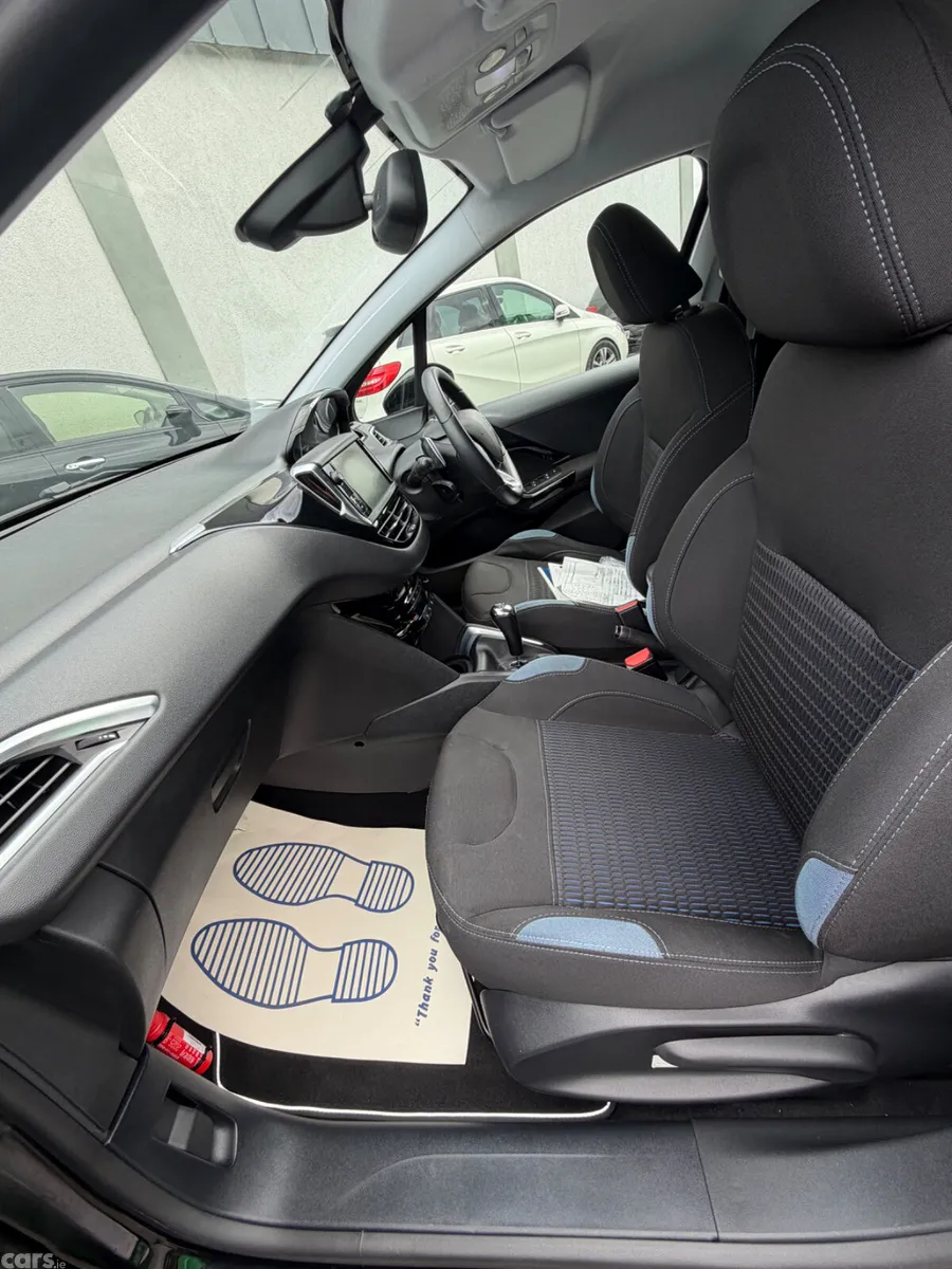 Peugeot 208 Hatchback, Petrol, 2015, Black