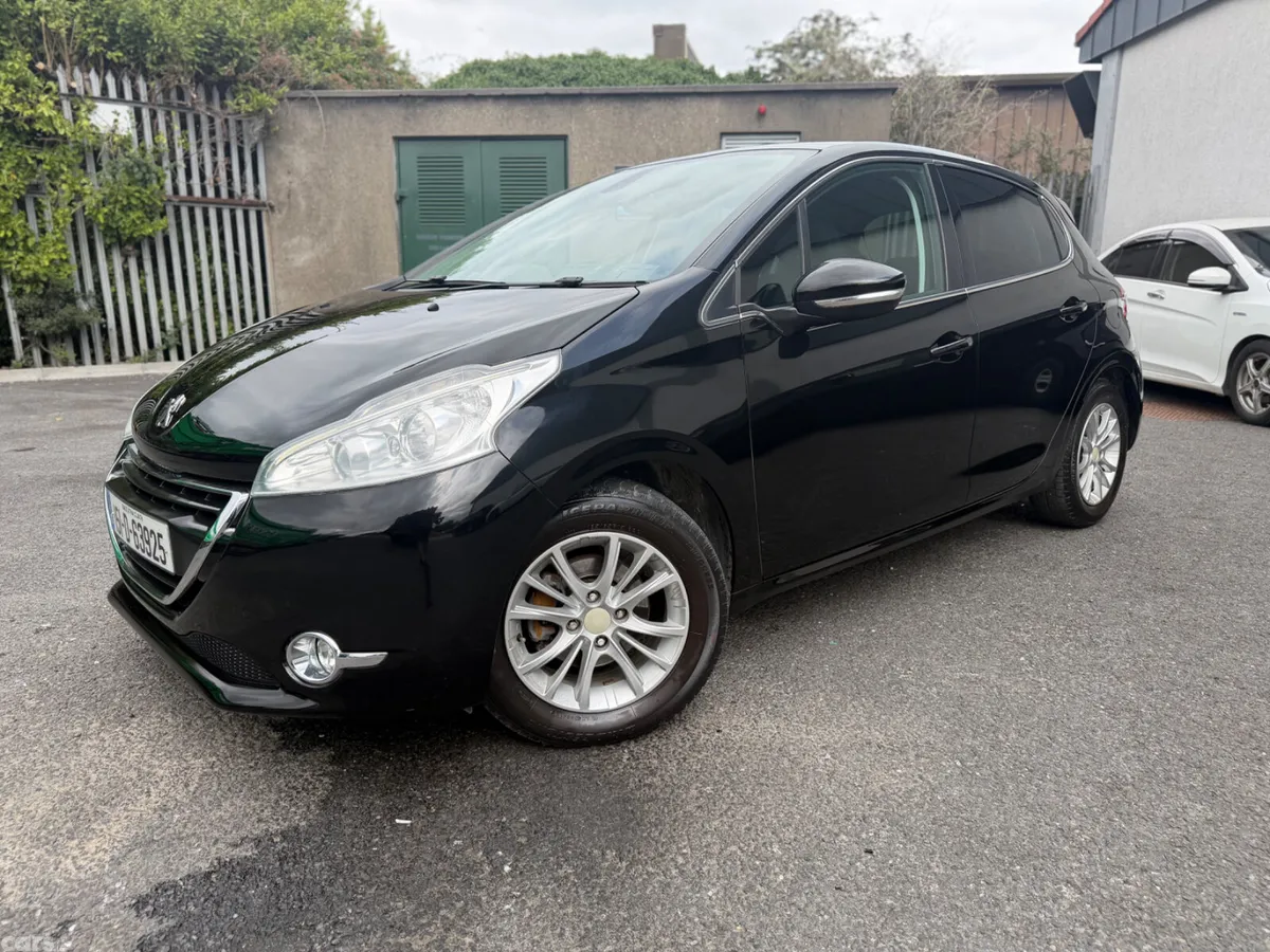 Peugeot 208 Hatchback, Petrol, 2015, Black