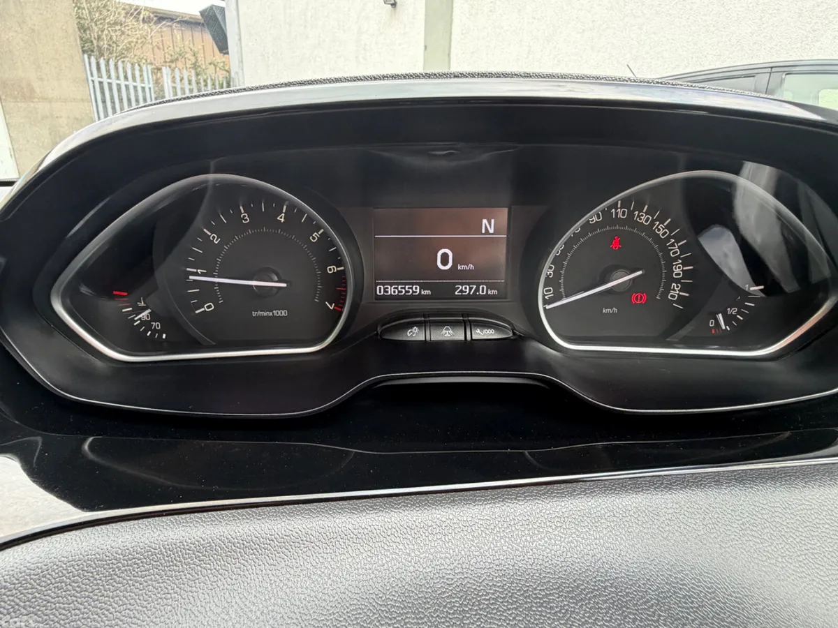 Peugeot 208 Hatchback, Petrol, 2015, Black