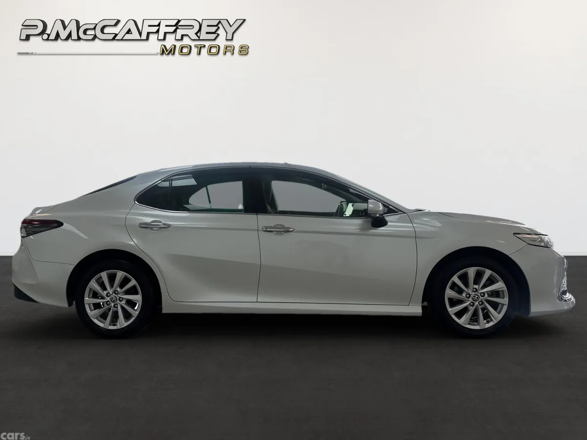 Toyota Camry Saloon, Petrol Hybrid, 2021, White