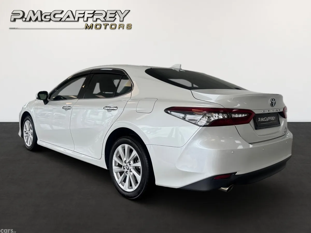 Toyota Camry Saloon, Petrol Hybrid, 2021, White