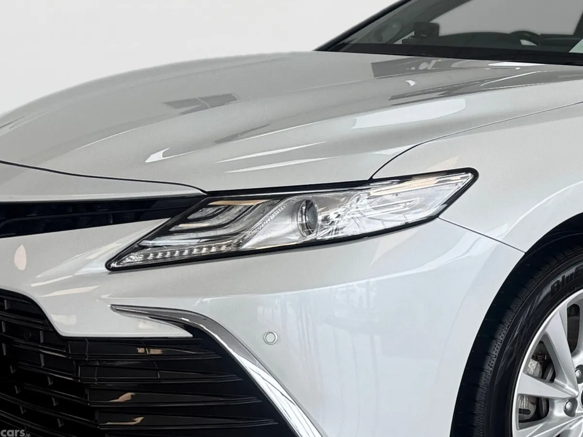 Toyota Camry Saloon, Petrol Hybrid, 2021, White