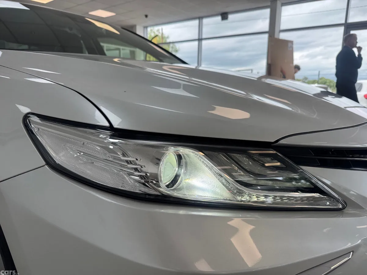 Toyota Camry Saloon, Petrol Hybrid, 2021, White