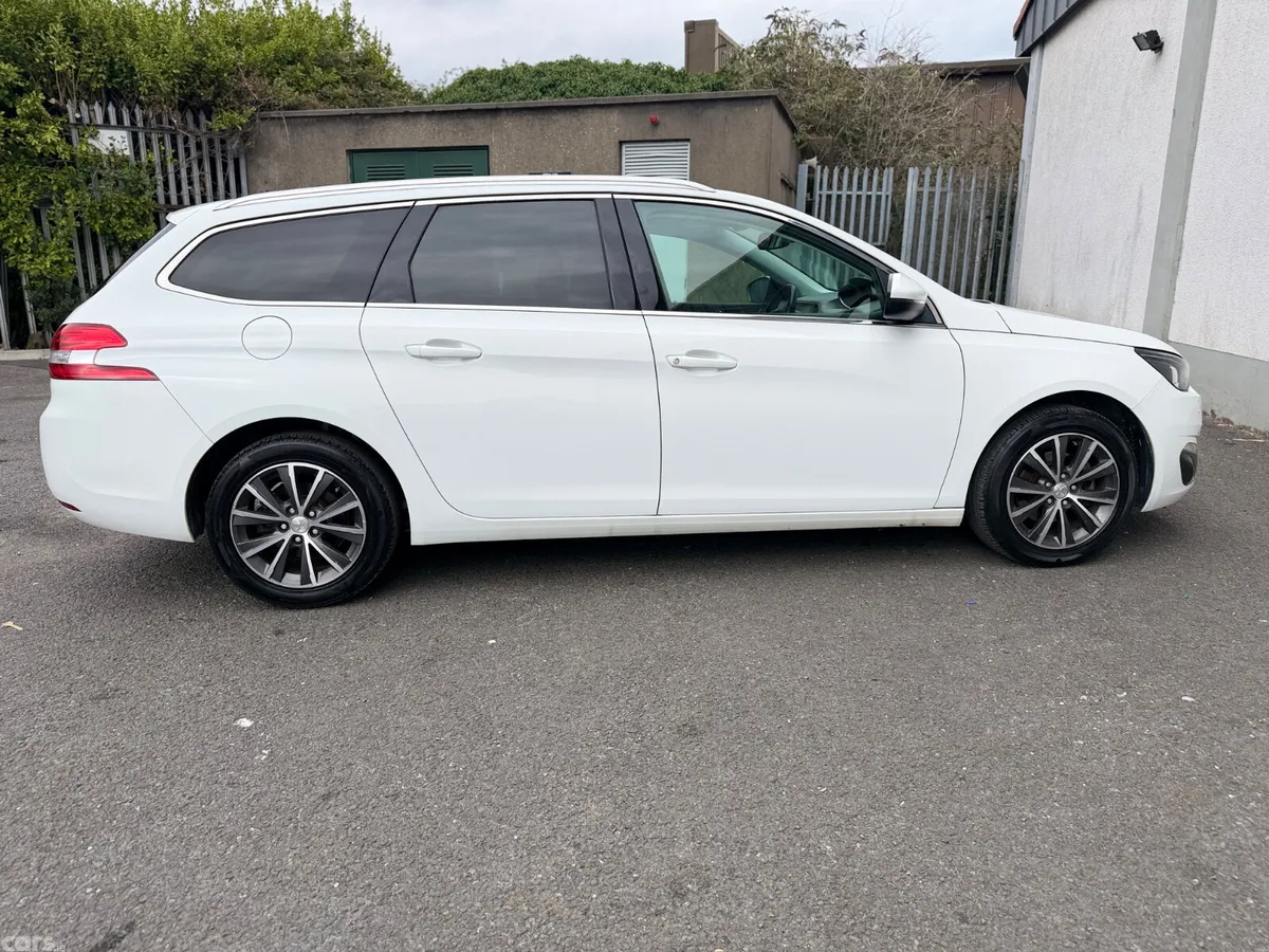 Peugeot 308 Estate, Petrol, 2017, White