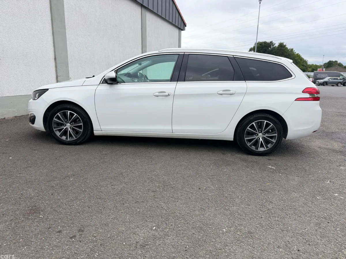 Peugeot 308 Estate, Petrol, 2017, White