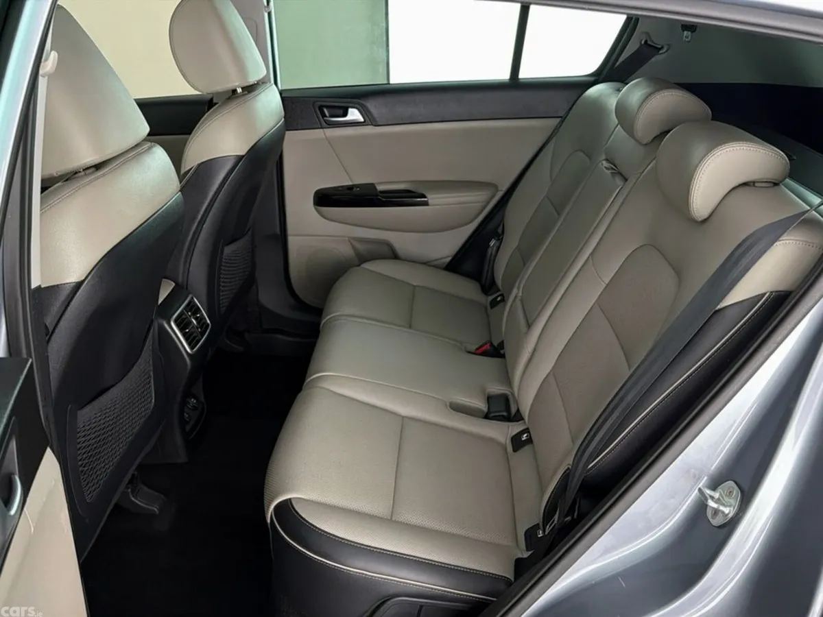 Kia Sportage SUV, Diesel Hybrid, 2021, Grey