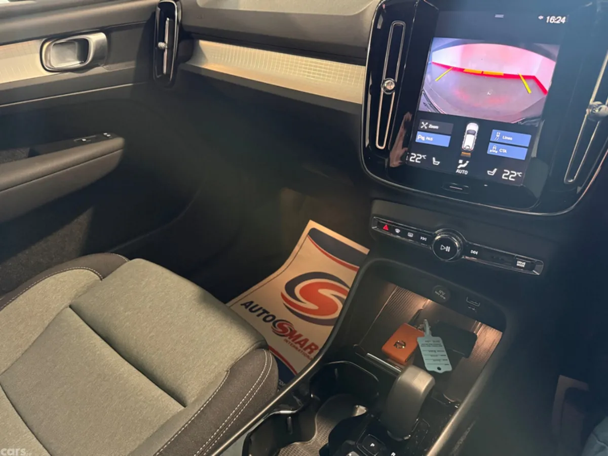 Volvo XC40 Estate, Petrol Plug-in Hybrid, 2023, Black