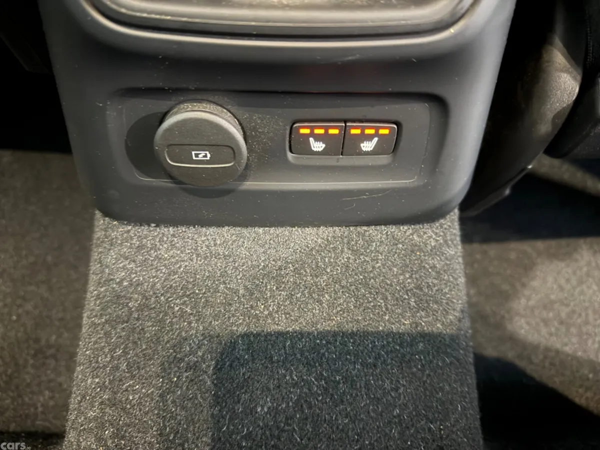 Volvo XC40 Estate, Petrol Plug-in Hybrid, 2023, Black