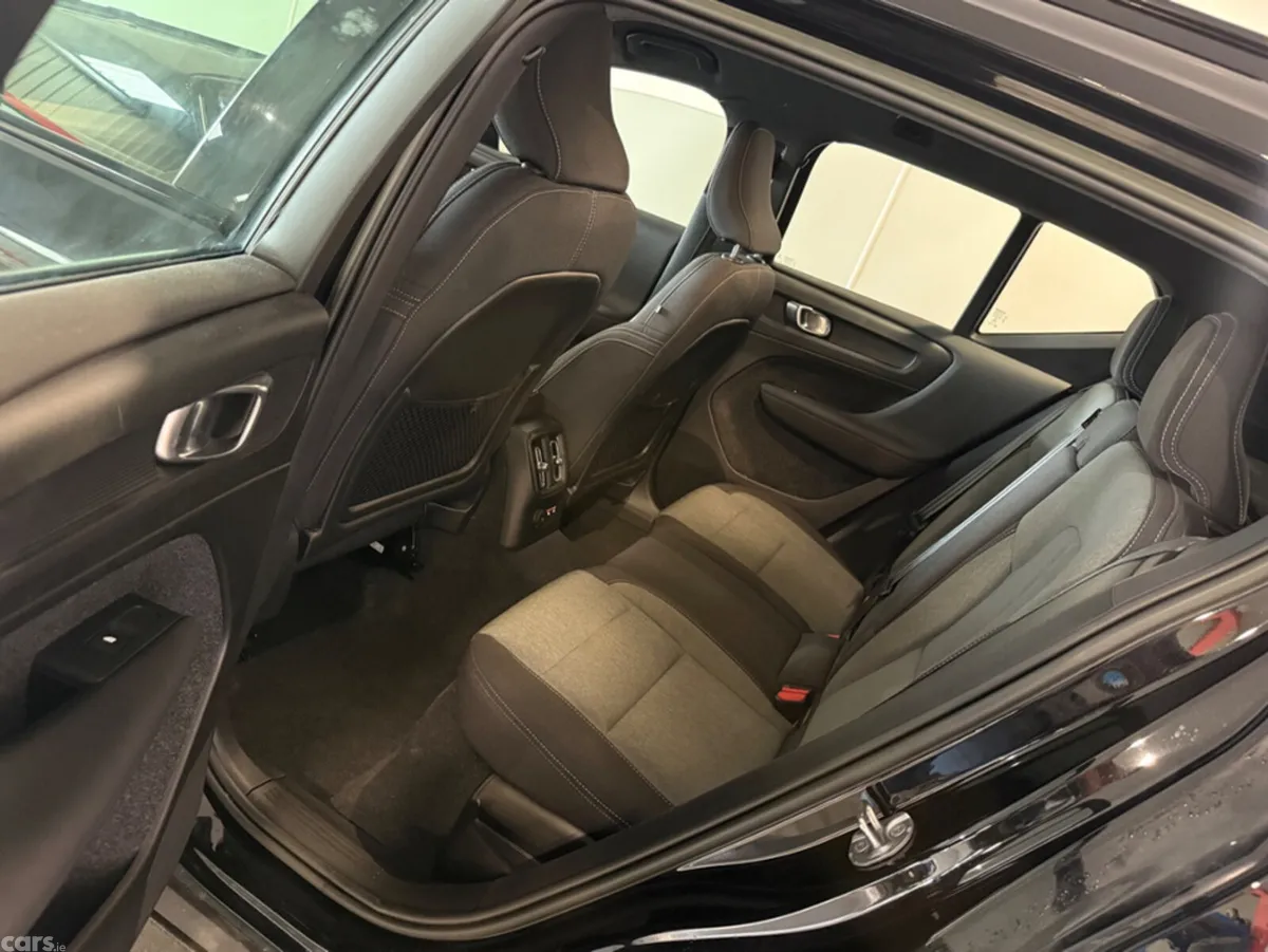Volvo XC40 Estate, Petrol Plug-in Hybrid, 2023, Black