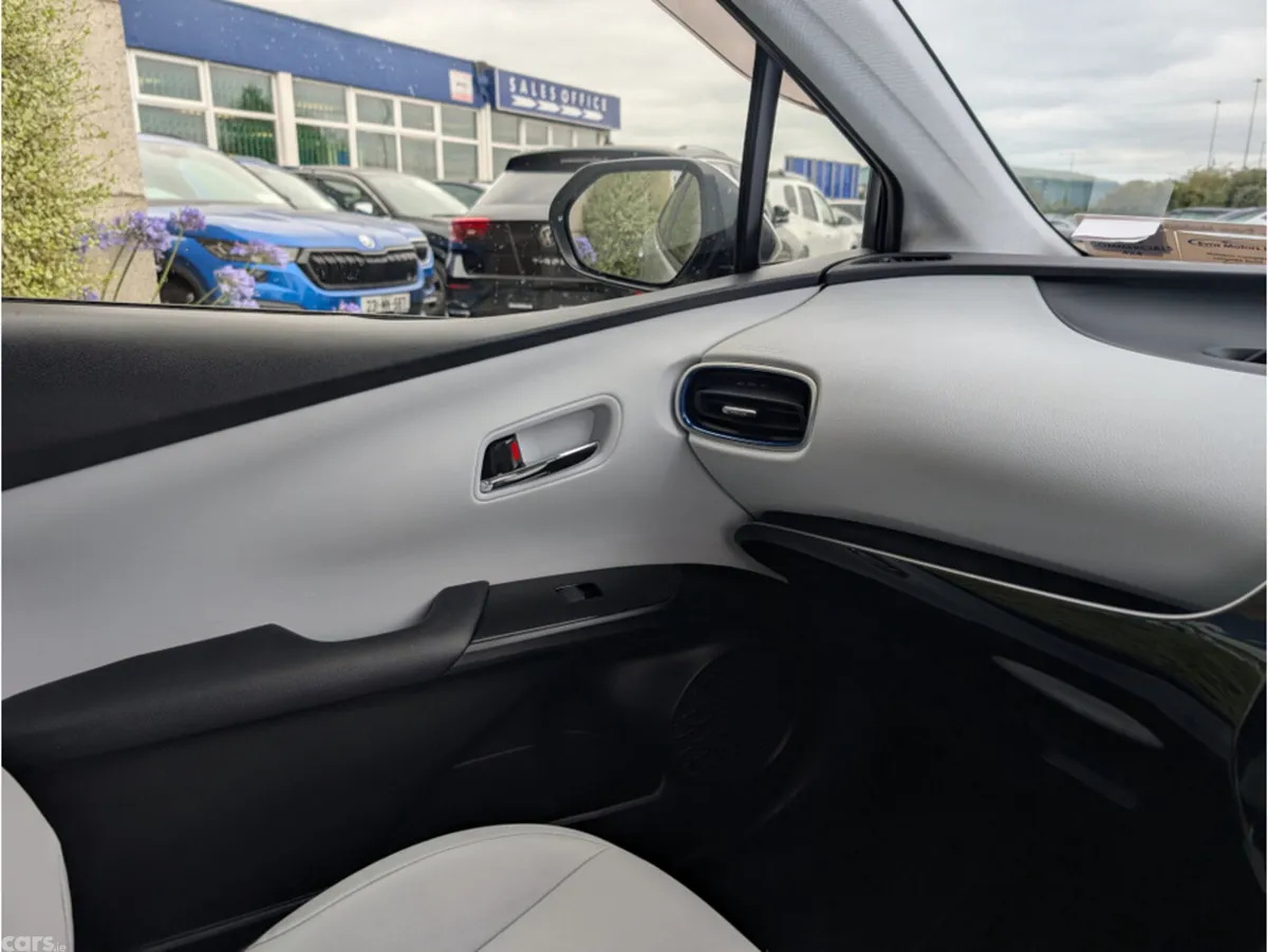 Toyota Prius Saloon, Petrol Hybrid, 2020, Silver