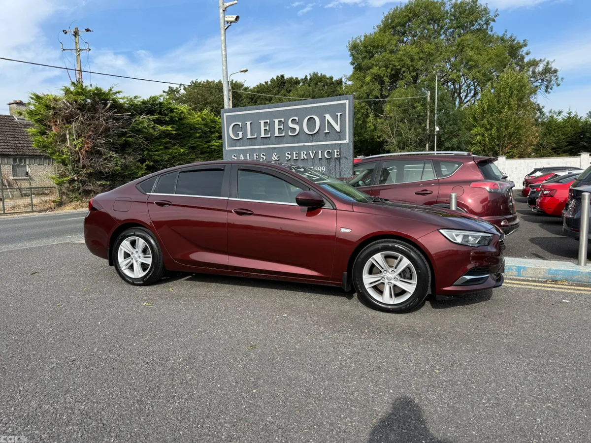 Opel Insignia Hatchback, Diesel, 2018, Red