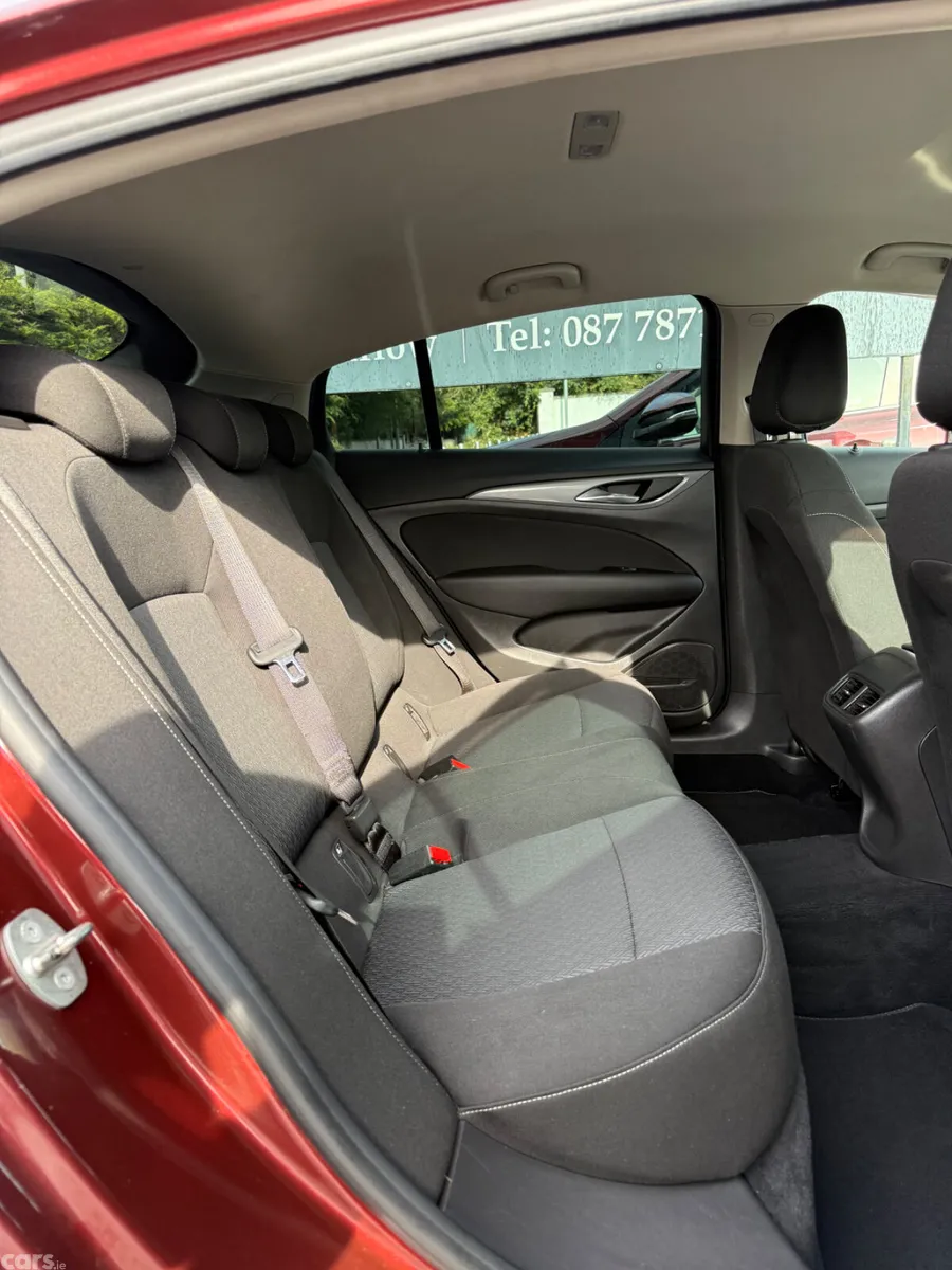 Opel Insignia Hatchback, Diesel, 2018, Red