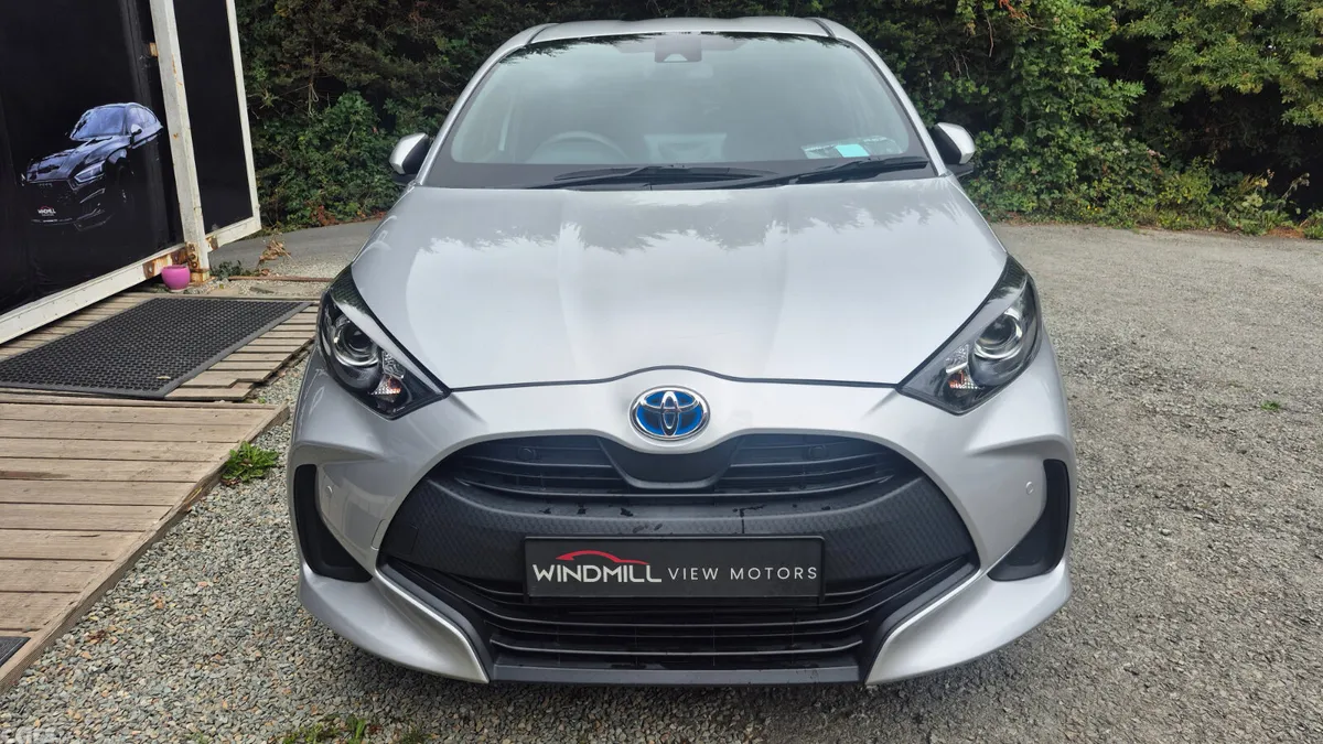 Toyota Yaris Hatchback, Petrol Hybrid, 2021, Silver