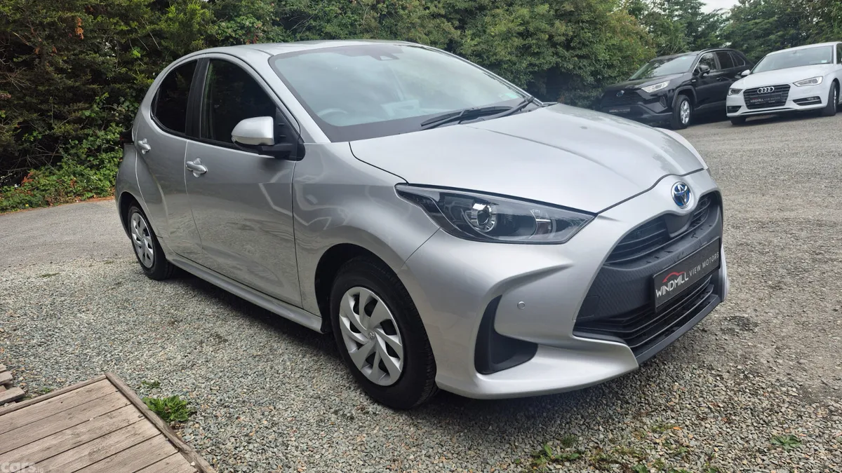 Toyota Yaris Hatchback, Petrol Hybrid, 2021, Silver