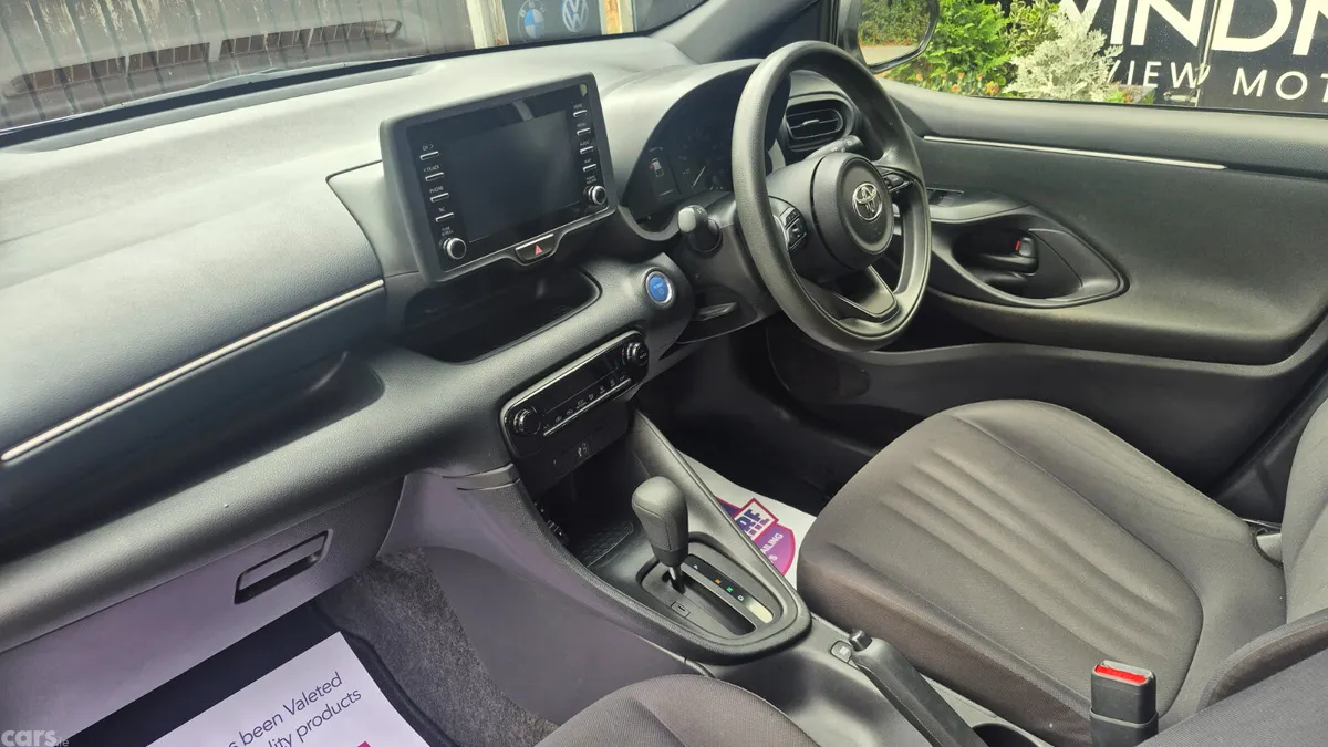 Toyota Yaris Hatchback, Petrol Hybrid, 2021, Silver