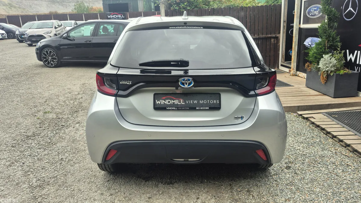 Toyota Yaris Hatchback, Petrol Hybrid, 2021, Silver
