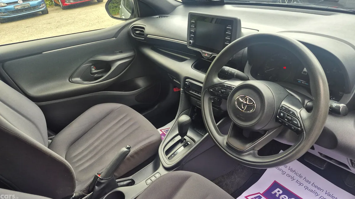 Toyota Yaris Hatchback, Petrol Hybrid, 2021, Silver