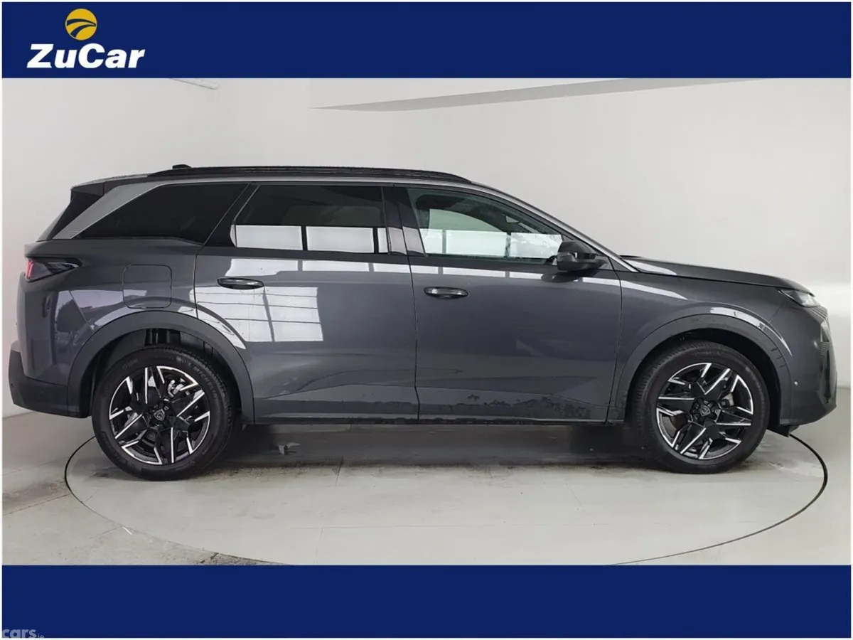 Peugeot 5008 MPV, Petrol, 2025, Grey
