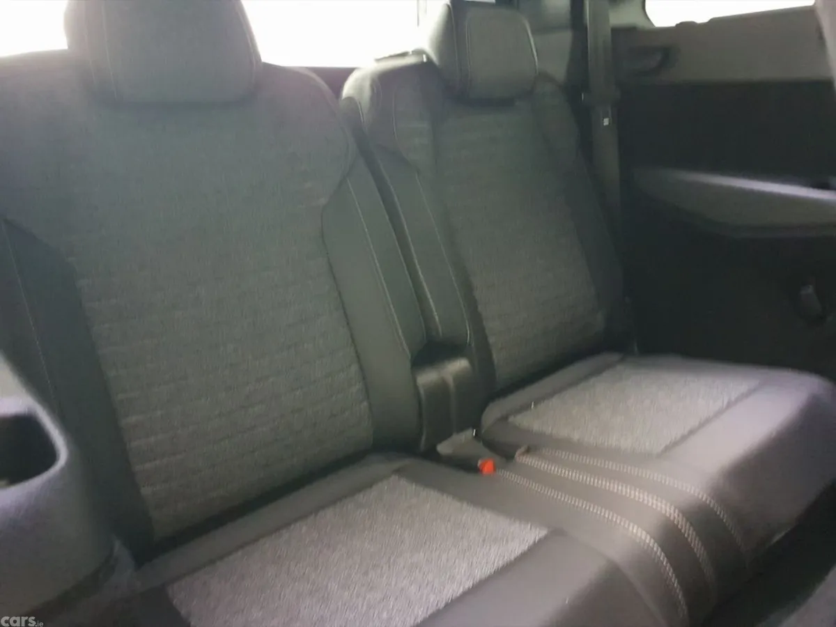 Peugeot 5008 MPV, Petrol, 2025, Grey
